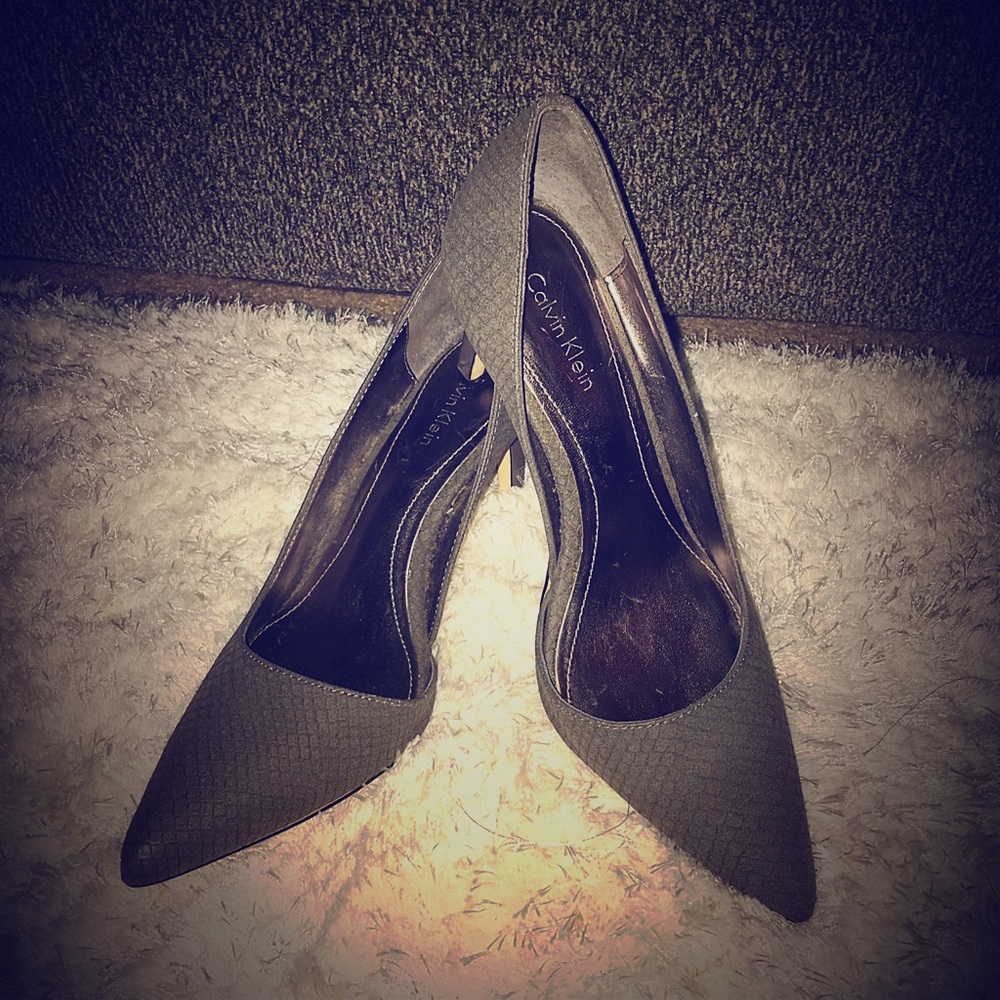 Calvin Klein Gray Pumps